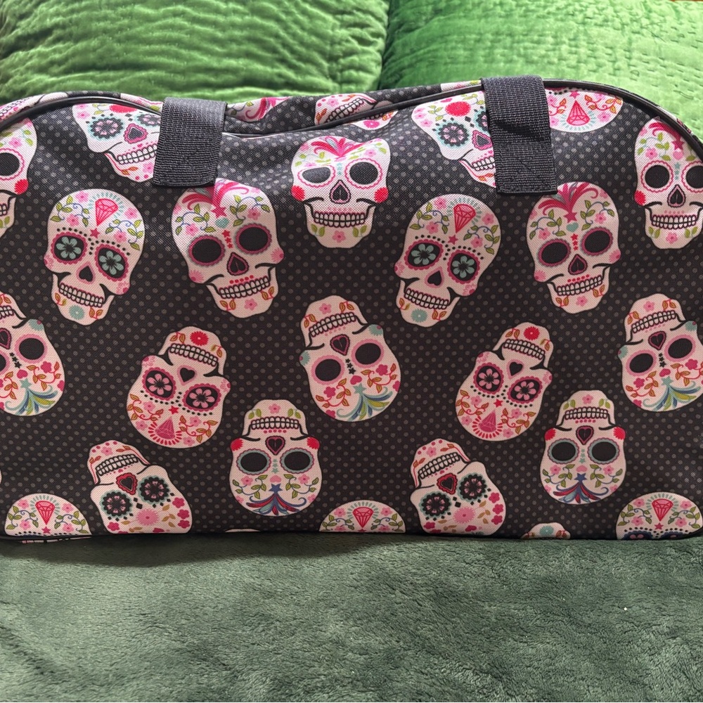 NWT Betsey Johnson Skulls Collection Roller duffle  - perfect for traveling. - Picture 6 of 10